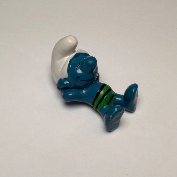 Vintage Sunbathing Smurf Figurine – Schleich / Bully – Peyo – Made in Germany - Picture 5 of 6